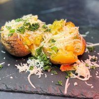Картофель запеченный в фольге с маслом и луком, 210гр