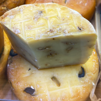 Сыр Качотта с оливками и маслинами копченый