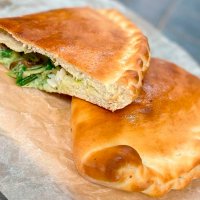 Пицца Кальцоне с окороком и сливочным соусом 300гр